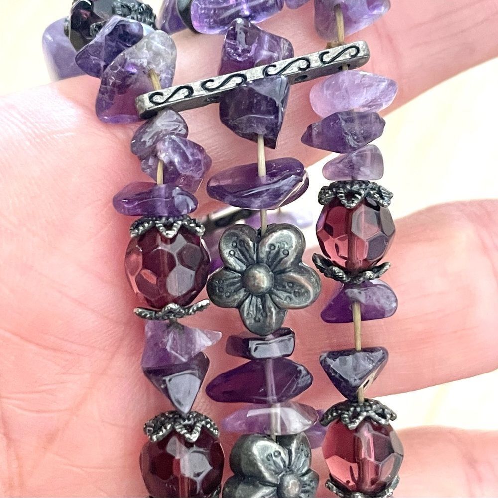 Purple beaded stretchy bracelet - Picture 2 of 9
